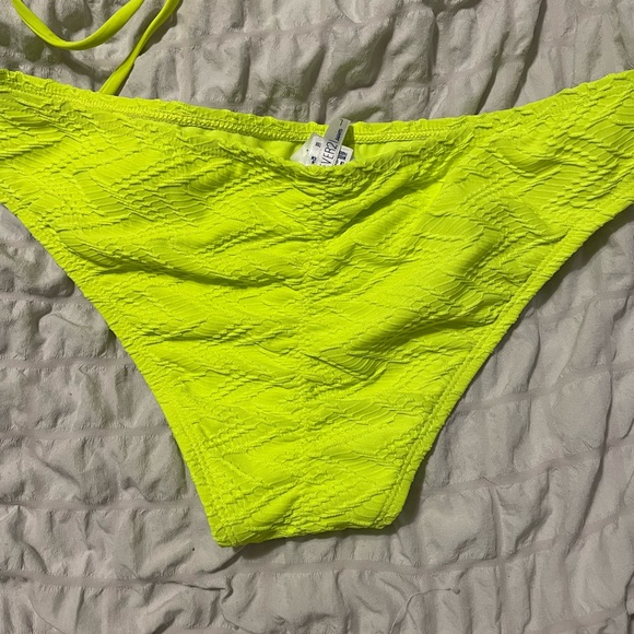 Neon yellow bikini - Picture 4 of 4